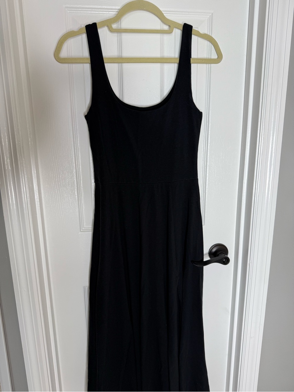 AE Size M Black Scoop-Neck Maxi Dress